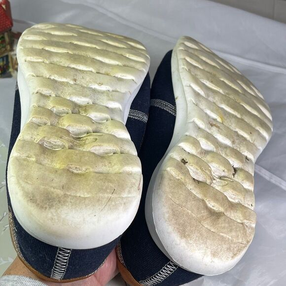 Skechers size 9.5 Woman’s GOwalk Lite- Isla boat shoes canvas leather - Picture 9 of 10